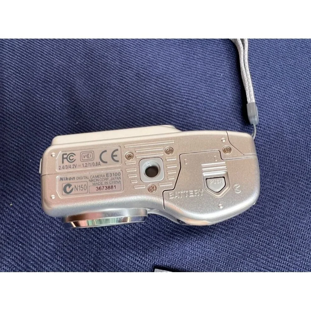 Nikon Coolpix 3100 3.2MP Digital Camera 3x Optical Zoom Memory Card **READ